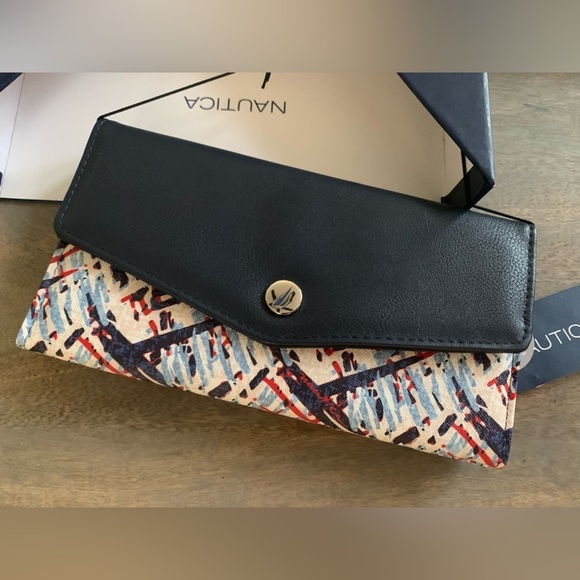 NAUTICA Women’s Wallet - Picture 1 of 10
